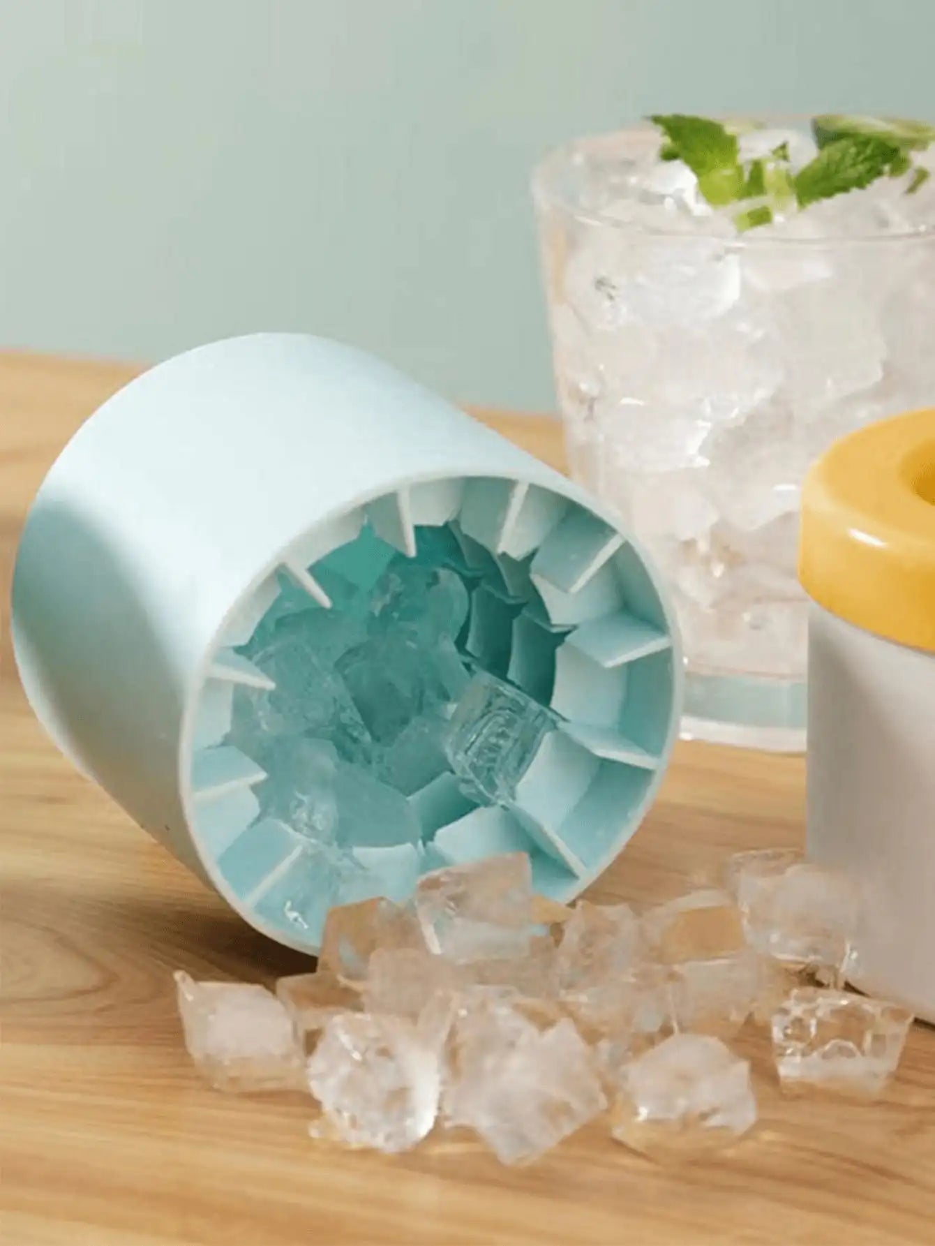 1pc/2pcs/3pcs Plastic Ice Cube Trays, Simple Bucket-Shaped Ice Maker Mold With Lid, Suitable For Kitchen